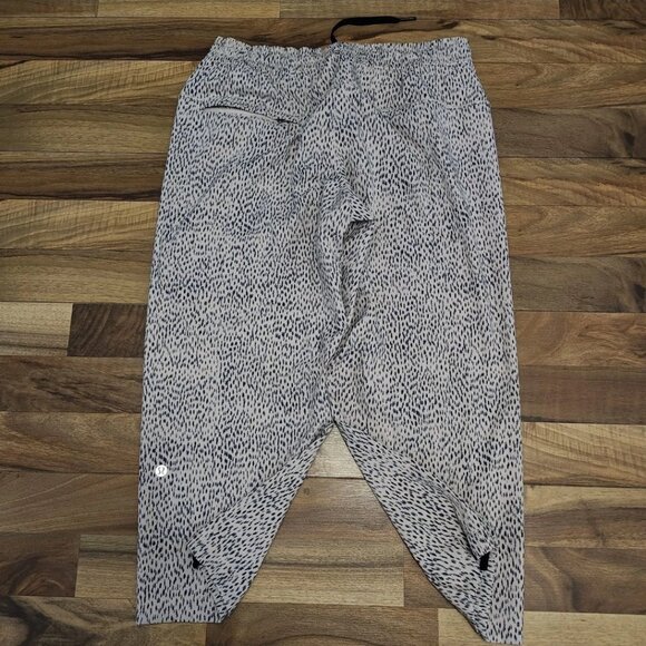 Lululemon Step Lively Crop Pants Dottie Dash Grain Black Size 6 Euc - Picture 1 of 11